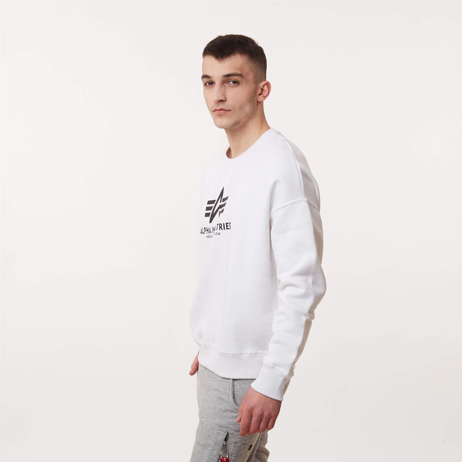 Alpha Industries BASIC OS SWEATER WHITE | Men \ Men's clothing \ Sweatshirts  Men \ #Recommended clothing brands \ Ellesse Brands \ #Brands \ Alpha  Industries