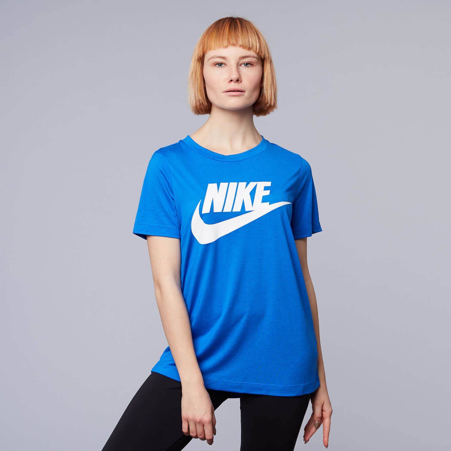 Tee-shirt court à logo Nike Sportswear Essential pour Femme. Nike BE