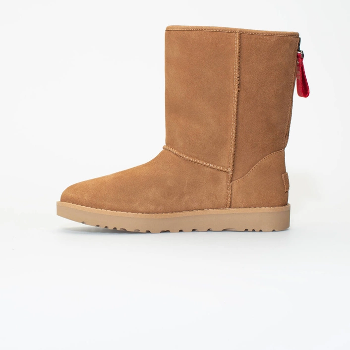 UGG W CLASSIC SHORT LOGO ZIP CHESTNUT