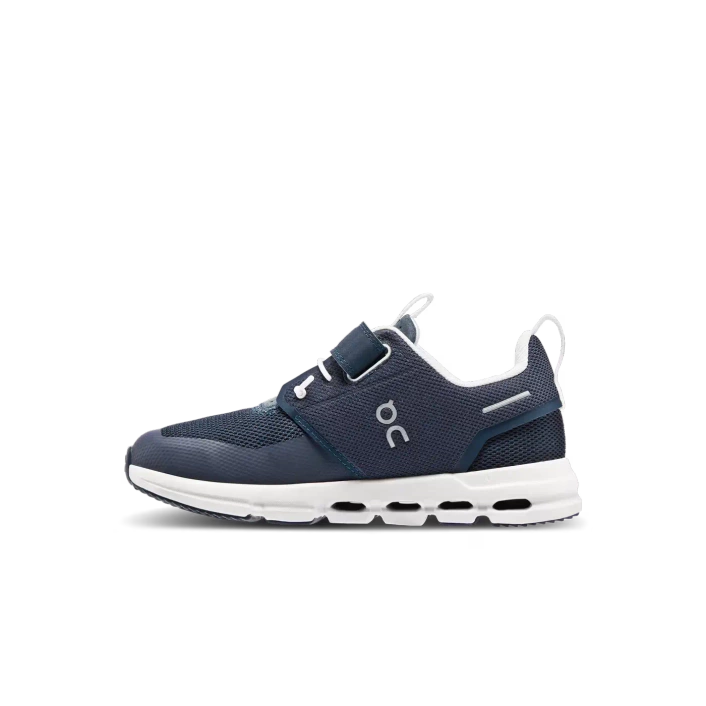 On CLOUD PLAY Midnight-white 3KD11430692