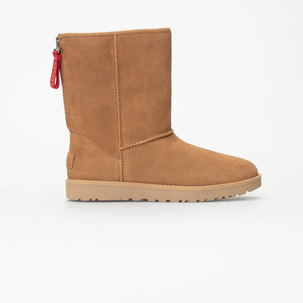 UGG W CLASSIC SHORT LOGO ZIP CHESTNUT