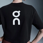On Women's T-shirt Club Boxy-T Black 1WF11120553