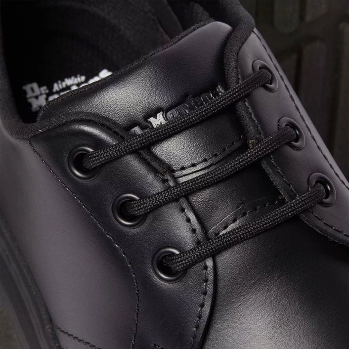 Dr. Martens shoes Crewson Lo Classic Pull Up black 31669001