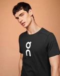On Running GRAPHIC-T Black-white 1ME11590299