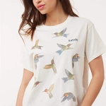 Levi's WMNS GRAPHIC VARSITY TEE Placed Hummingbirds